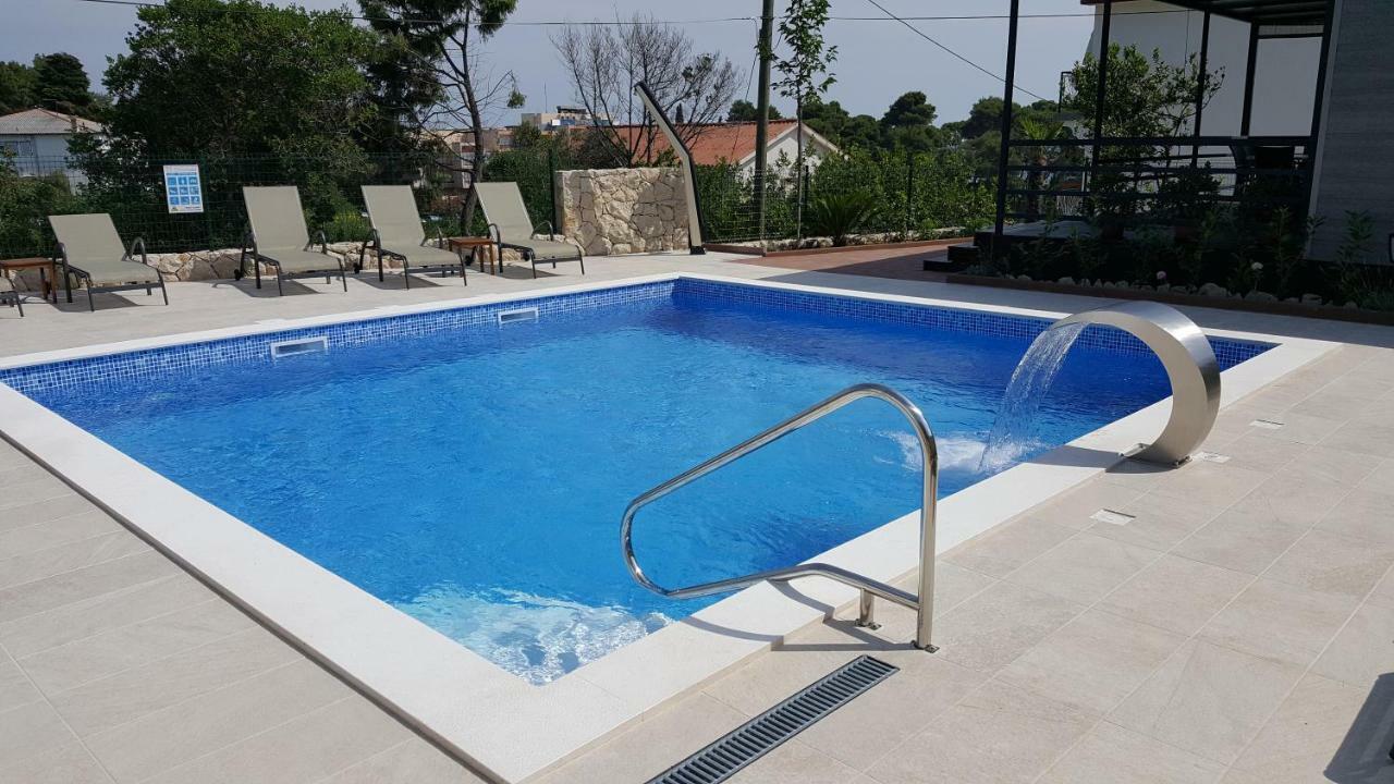 Villa Anka Kampor ภายนอก รูปภาพ