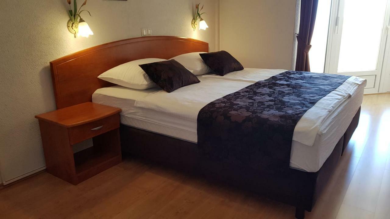 Villa Anka Kampor ภายนอก รูปภาพ